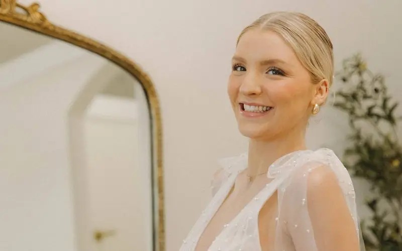 What to Wear to Try on Wedding Dresses (And What Not to Wear). Mobile Image