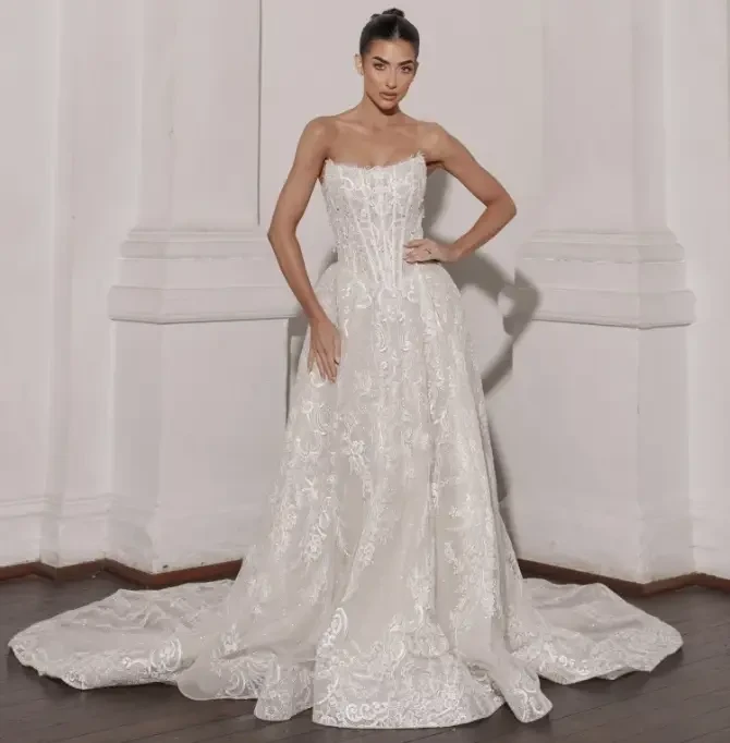 Model wearing a Zavana Couture ZC24044