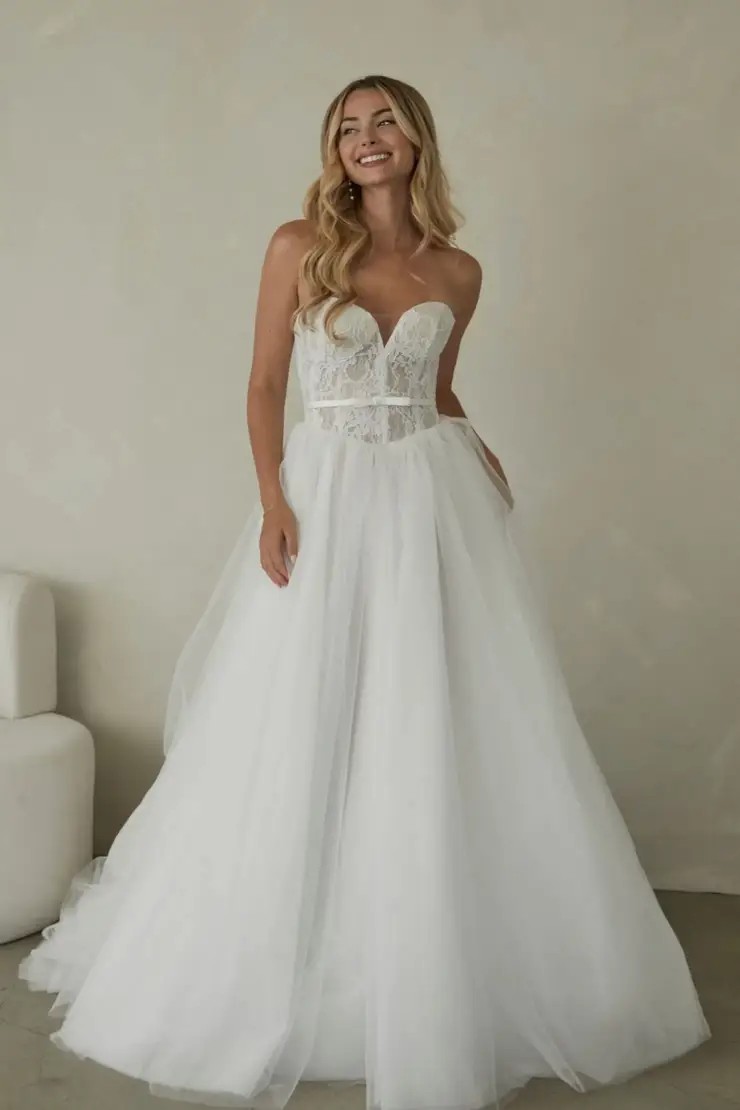 Tulle Ball Gown Wedding Dress